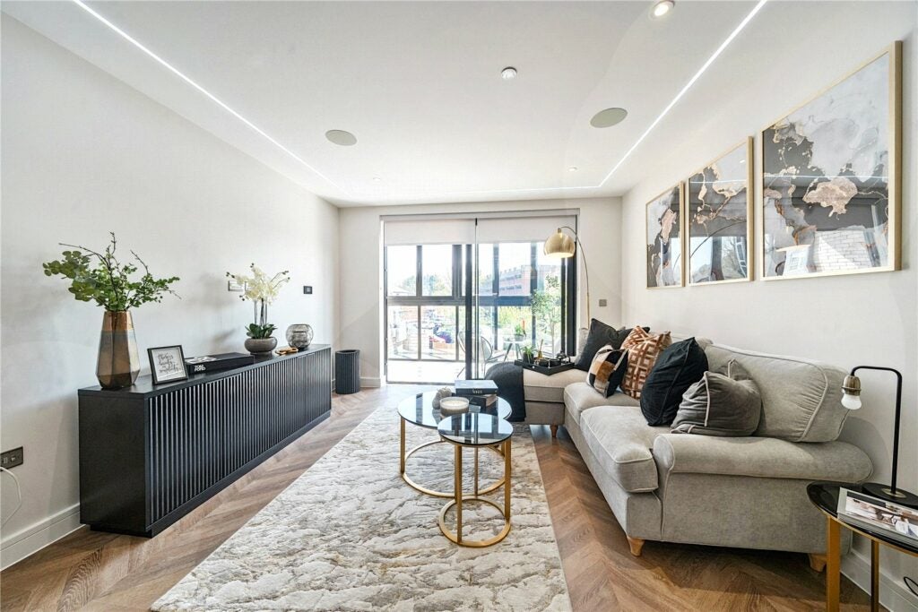 Flat Firgrove Road in Rushmoor