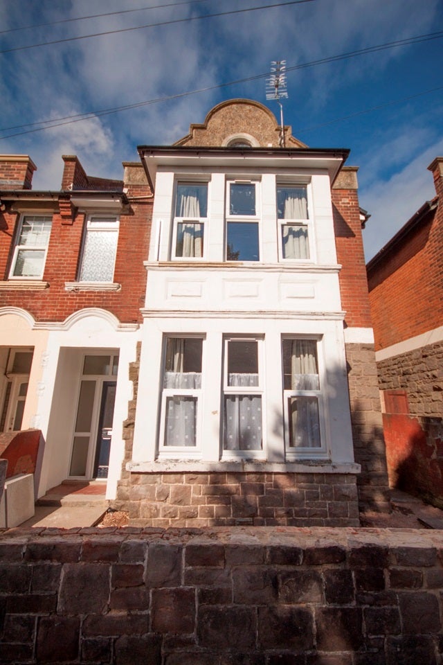 House Wilton Avenue in Southampton