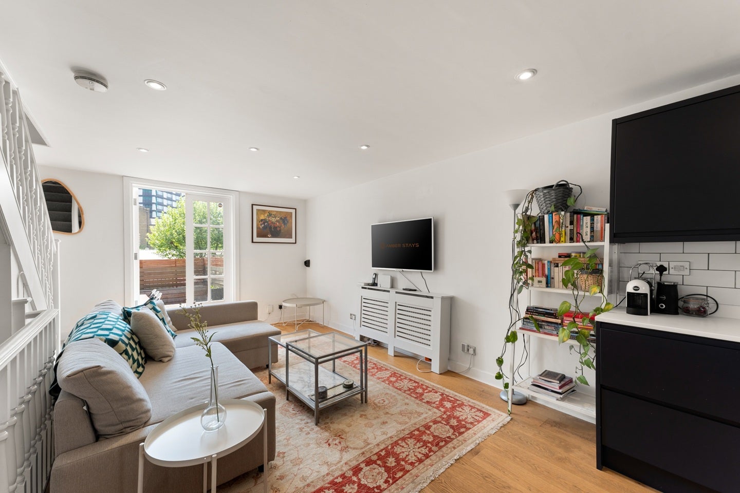Flat Chalk Farm Road in Greater London