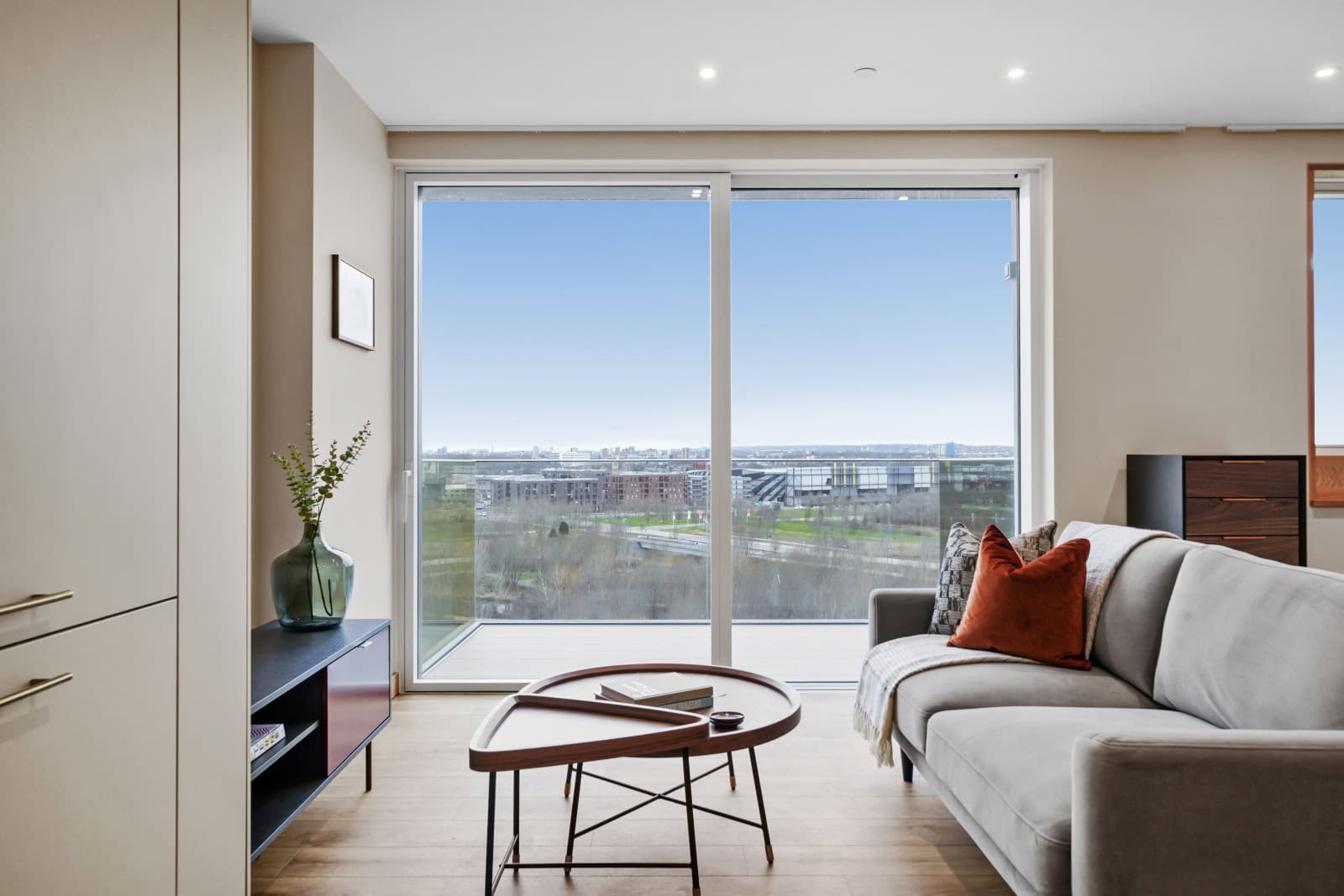 Flat Anthems Way in Greater London