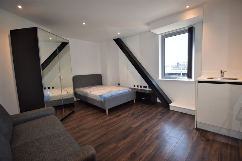 Flat Wesley Walk in Basingstoke and Deane