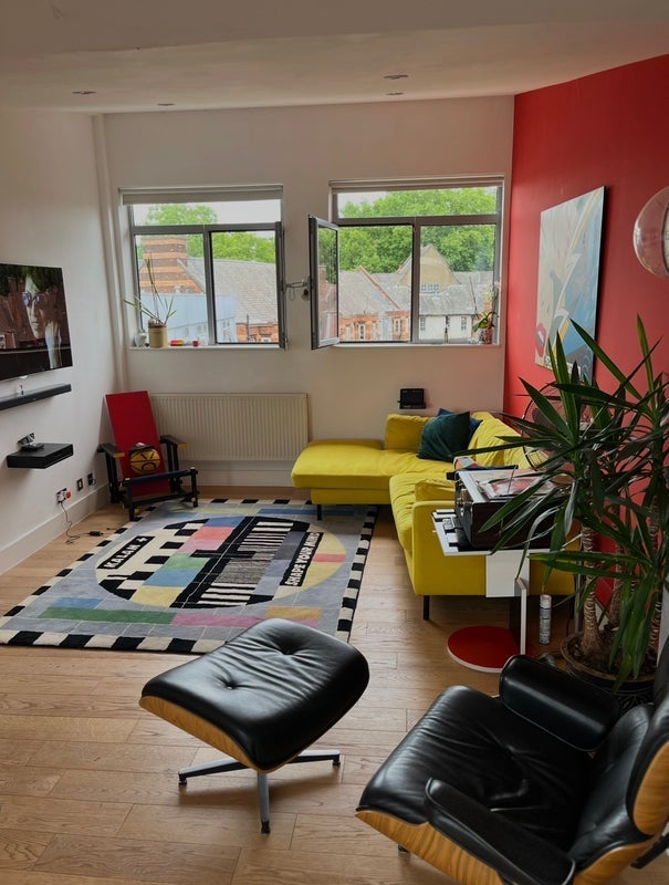 Room Calvert Avenue in Greater London