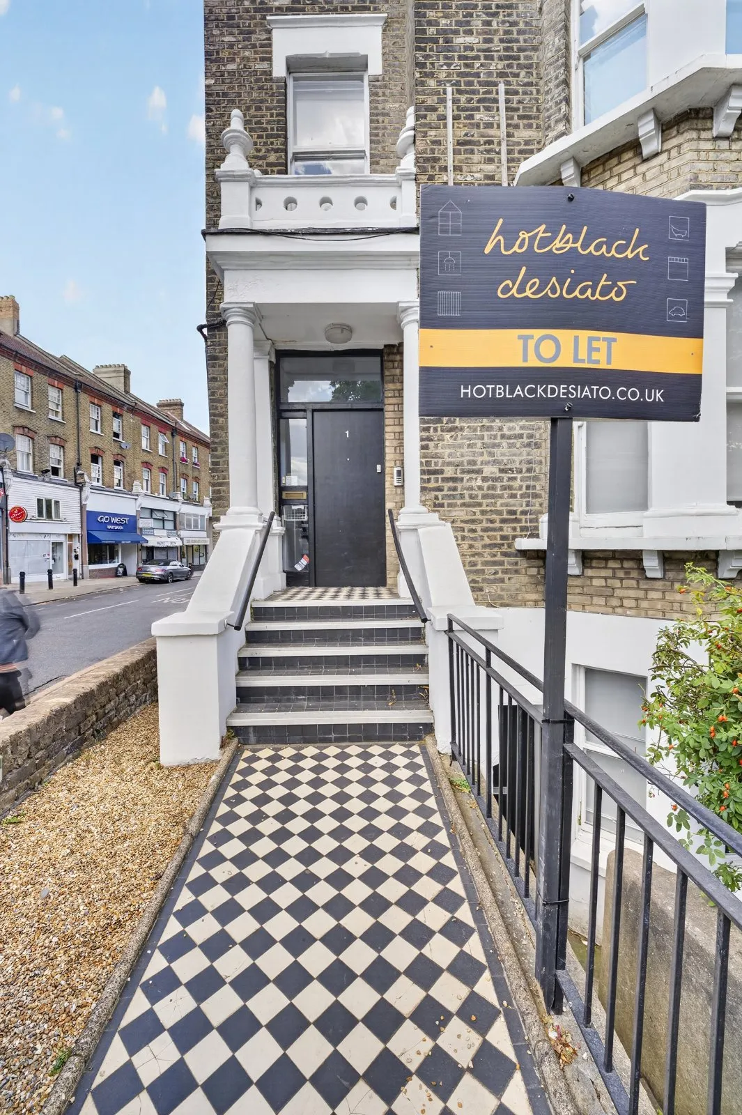 Flat Charlton Road in Greater London