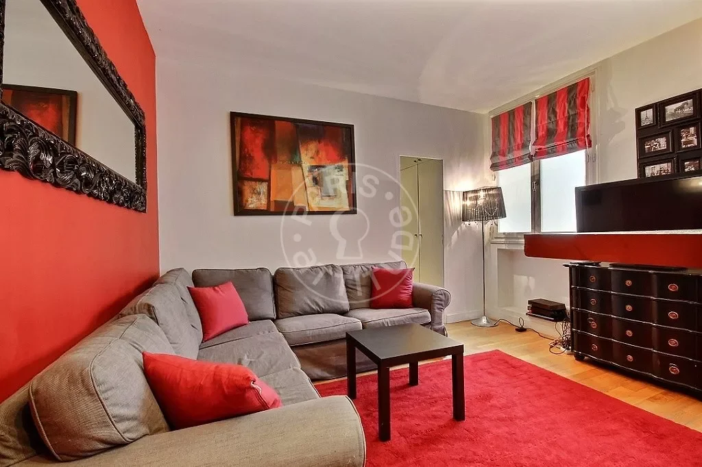 Flat Rue de Ponthieu in Paris