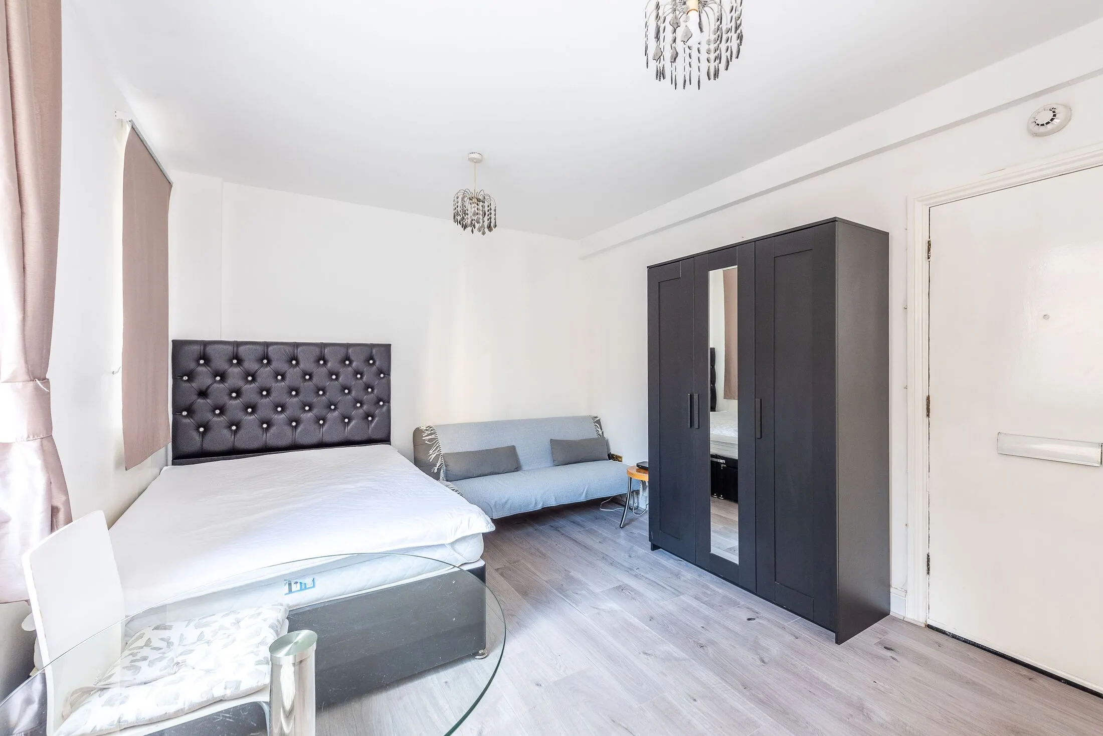 Flat Elystan Street in Greater London