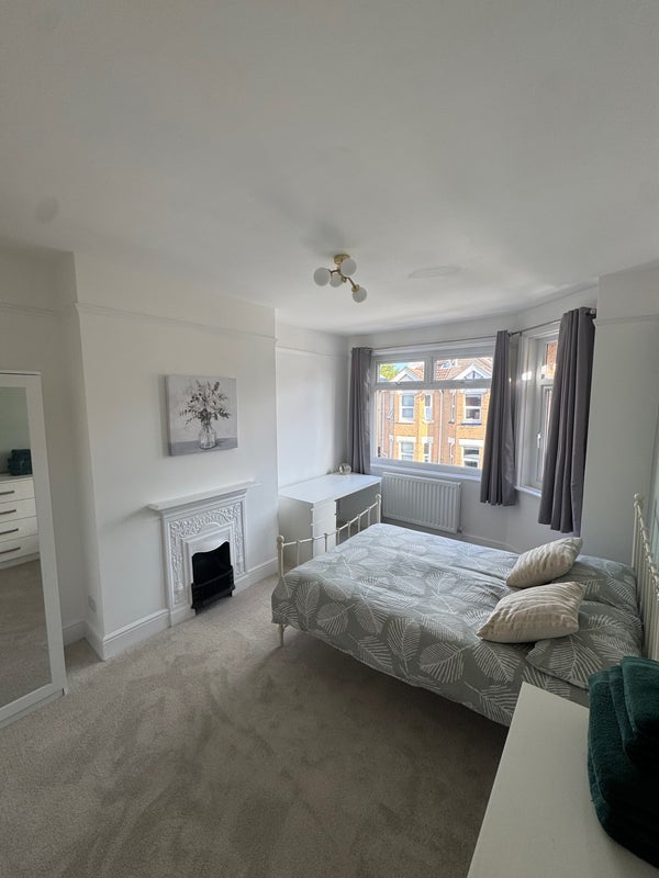 Room Wheaton Road in Bournemouth