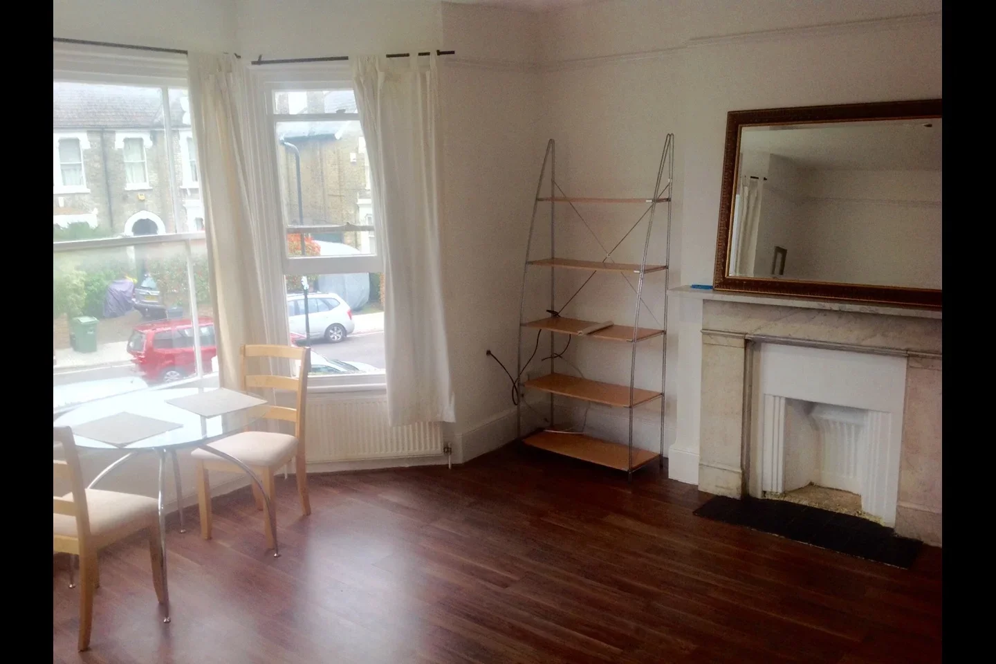 Flat Tankerville Road in Greater London
