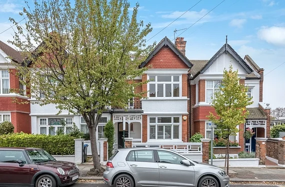 House Durnsford Road in Greater London