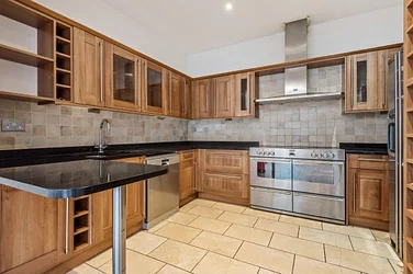 House Durnsford Road in Greater London