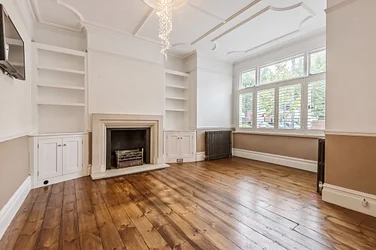 House Durnsford Road in Greater London