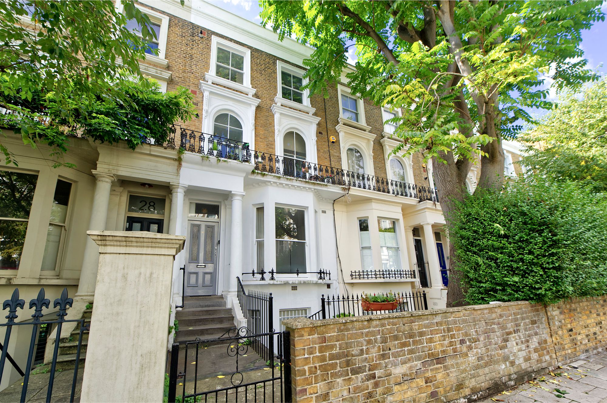 Flat Fellows Road in Greater London