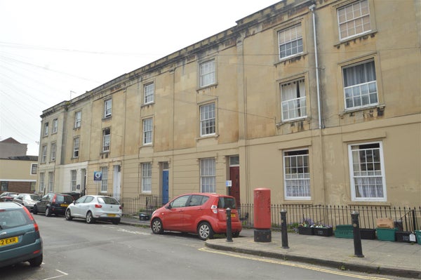 Flat Saint Matthews Road in Bristol