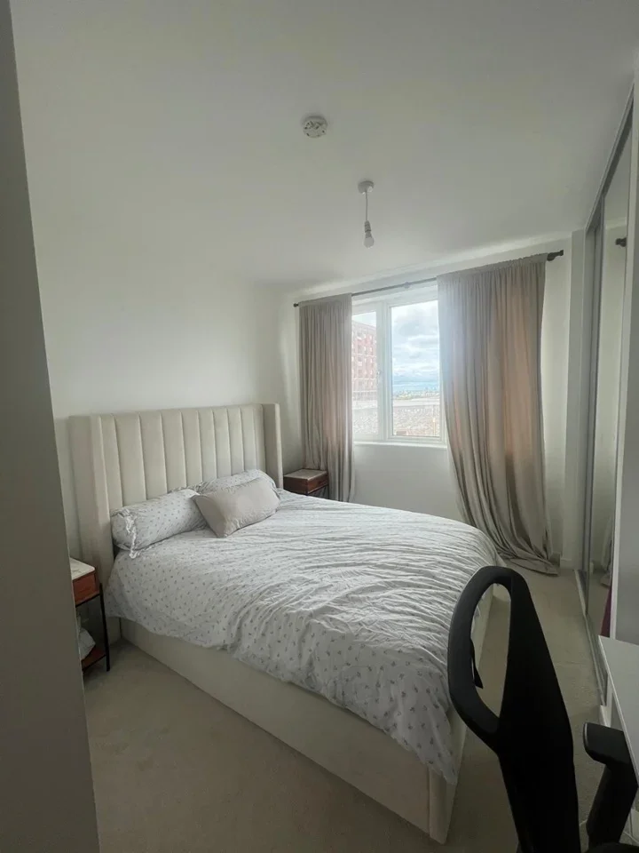 Flat Kings Hill in Greater London