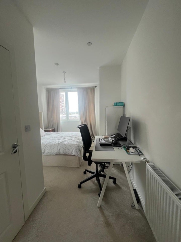 Flat Kings Hill in Greater London