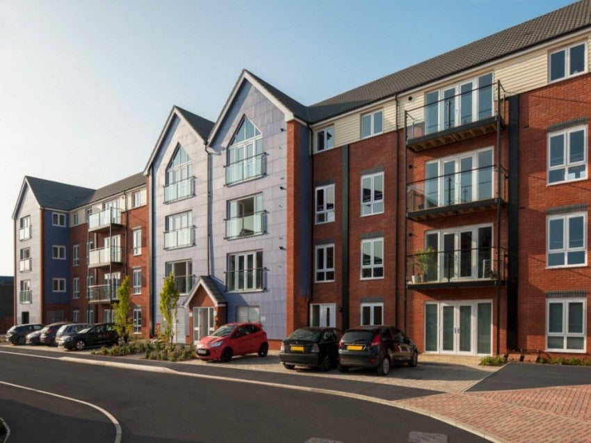 Flat Chadwick Road in Slough