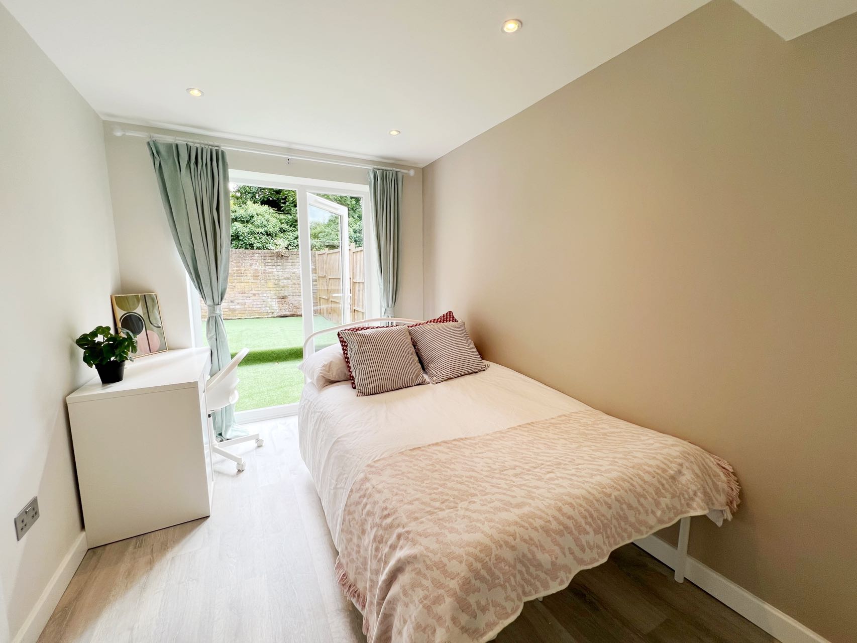 House Tours Passage in Greater London