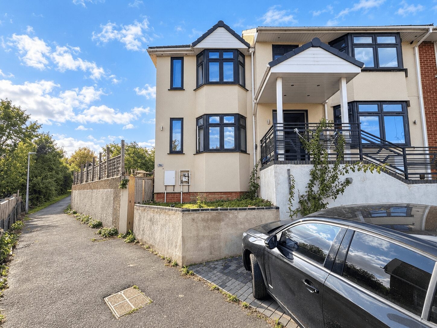 House Burnham Close in High Wycombe