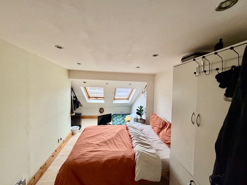 Room Faringford Road in Greater London