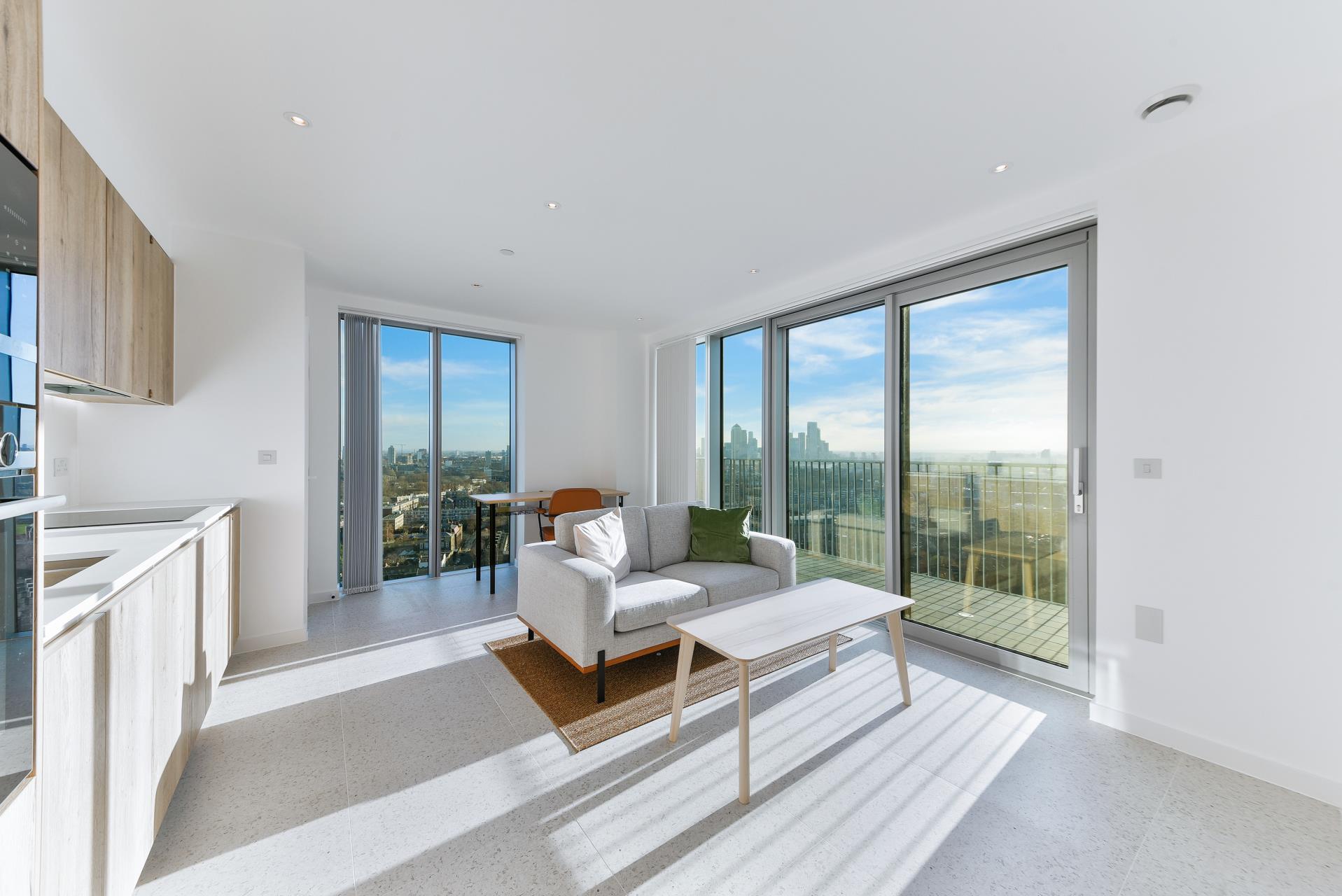 Flat Tapestry Way in Greater London