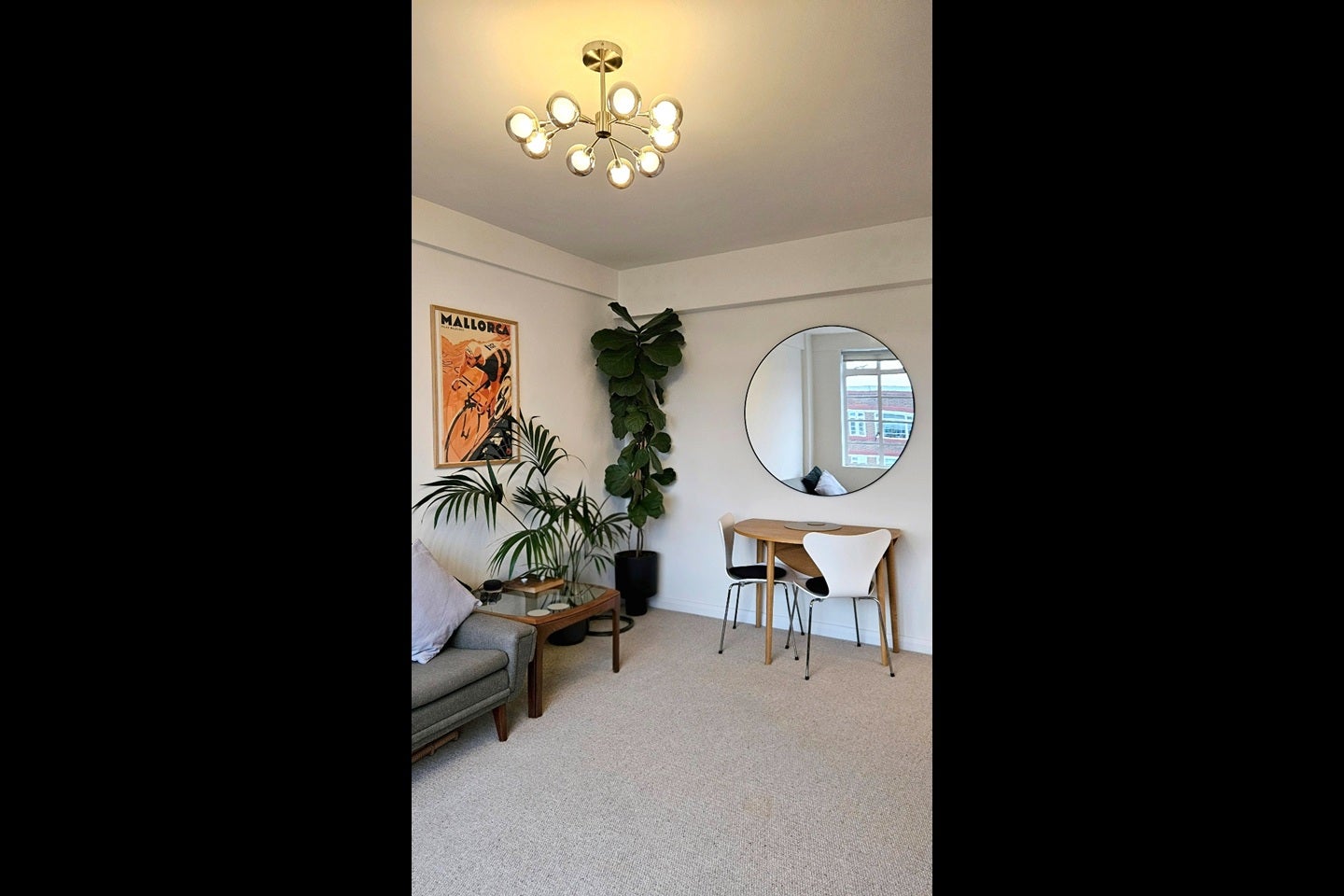 Flat Hunter Close in Greater London