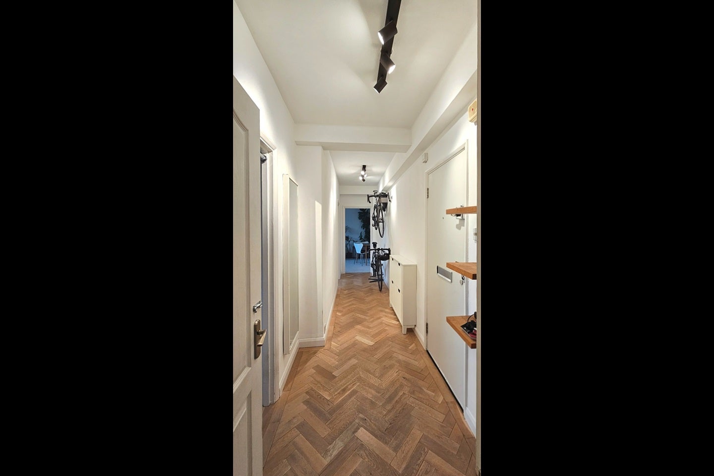 Flat Hunter Close in Greater London