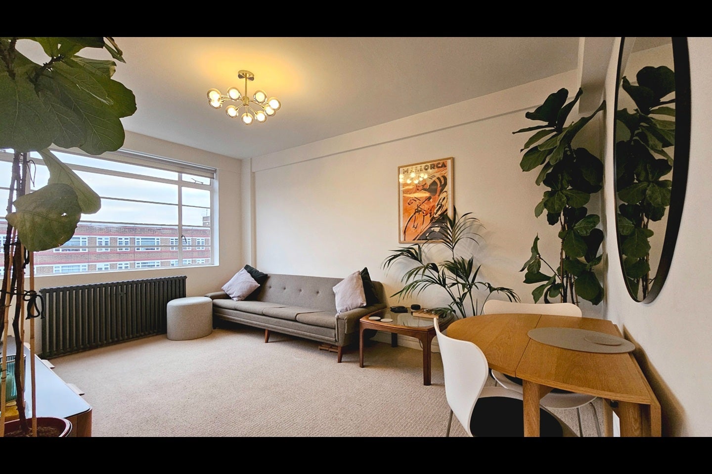Flat Hunter Close in Greater London