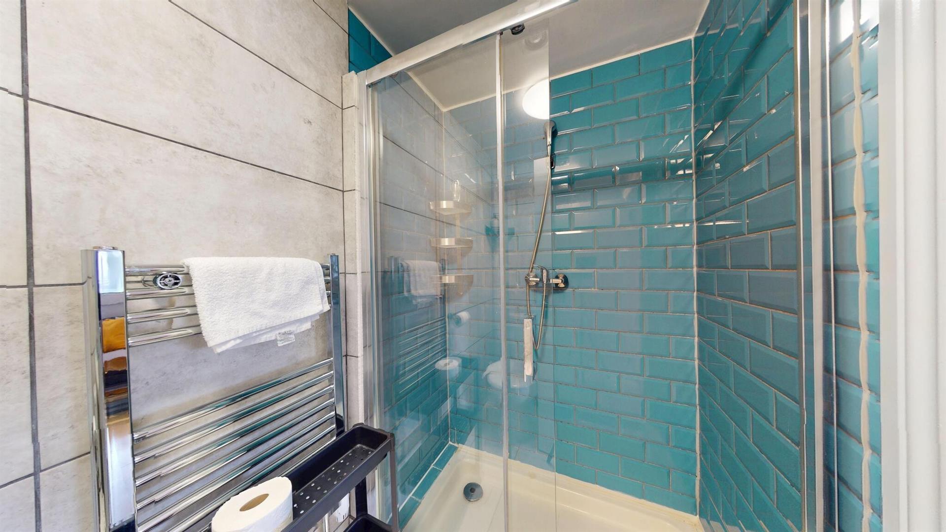 Flat Hogarth Road in Greater London
