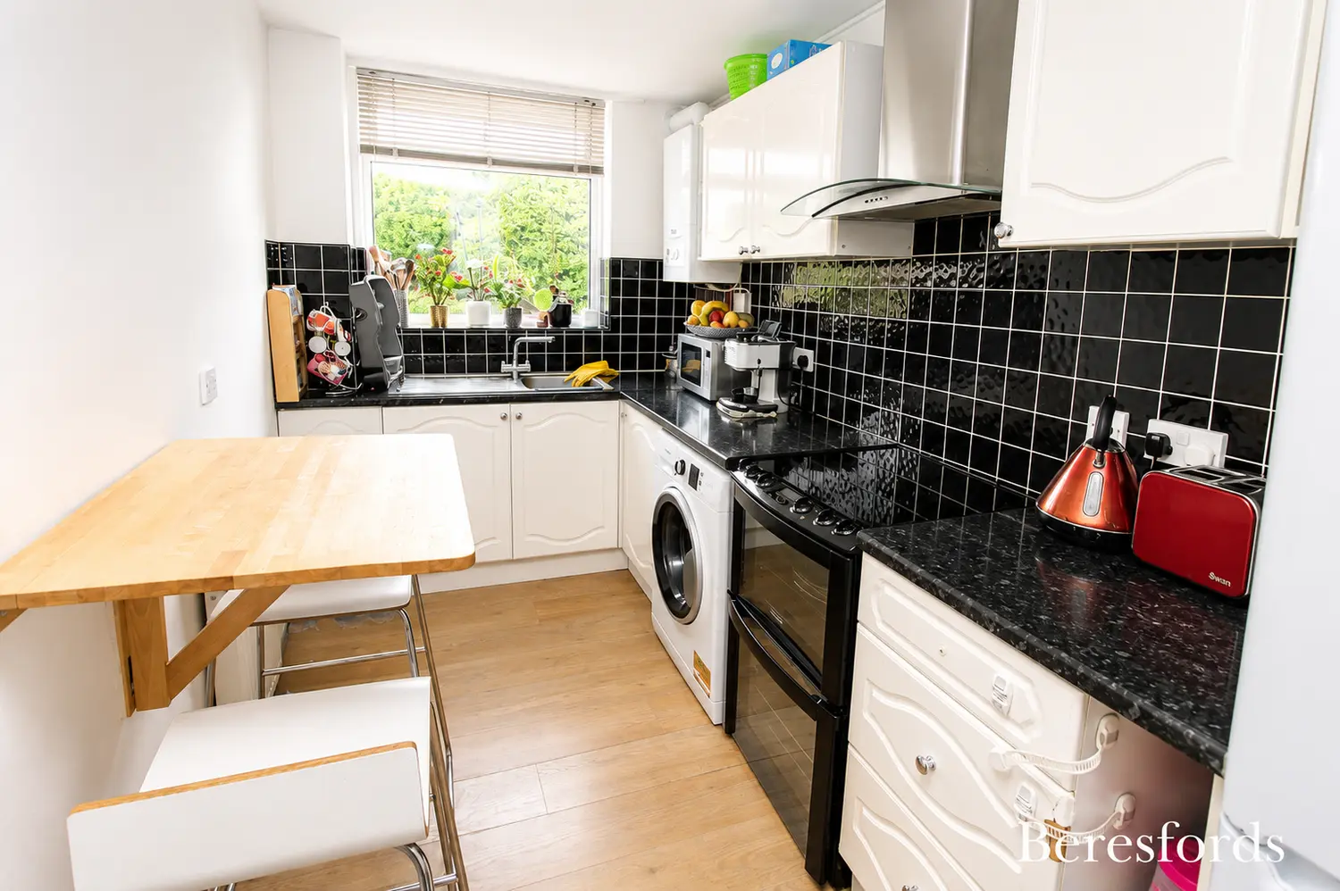 Flat Firsgrove Crescent in Brentwood