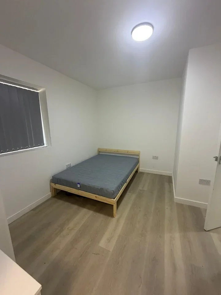 Flat Penn Road in Beaconsfield
