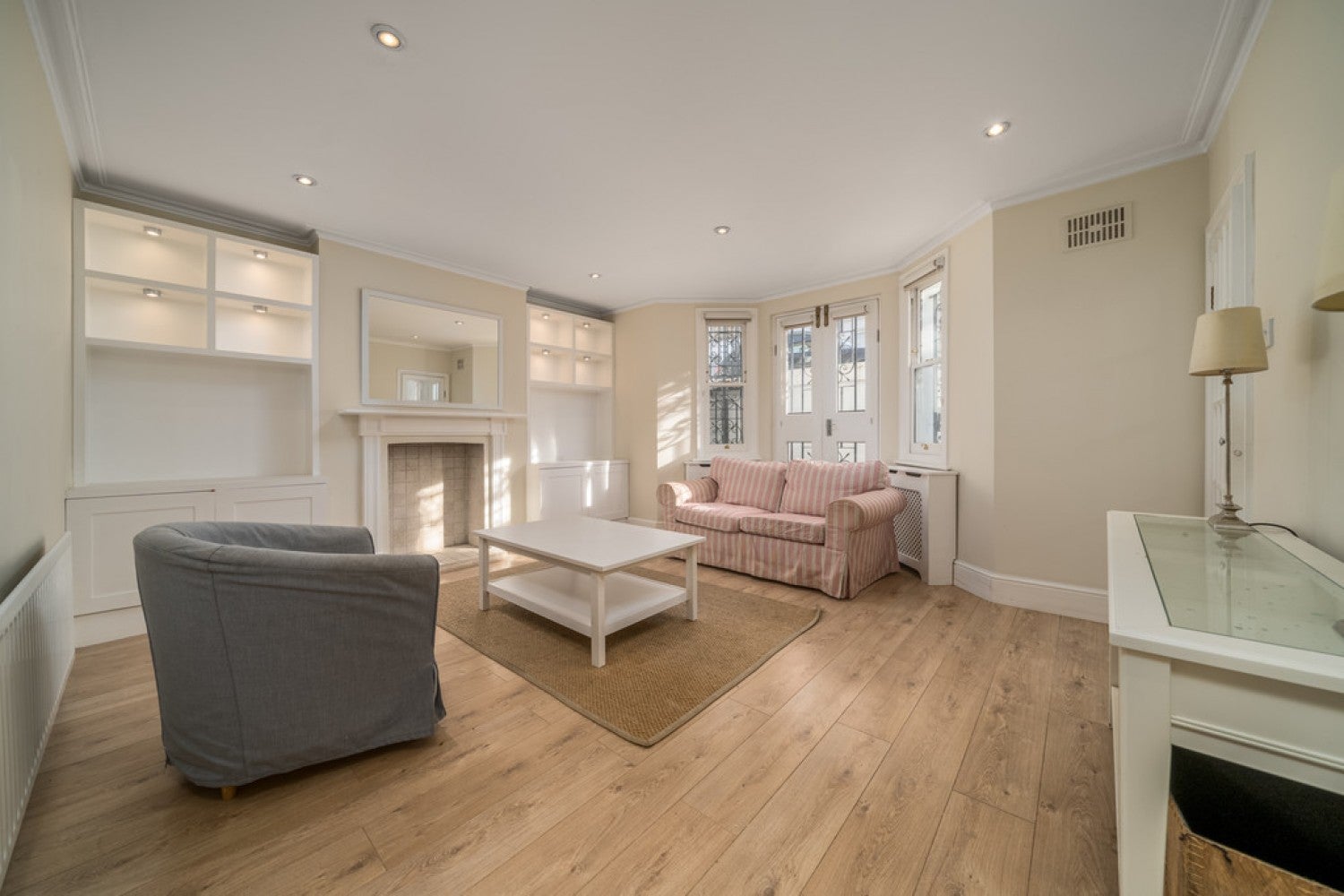 Flat Upcerne Road in Greater London