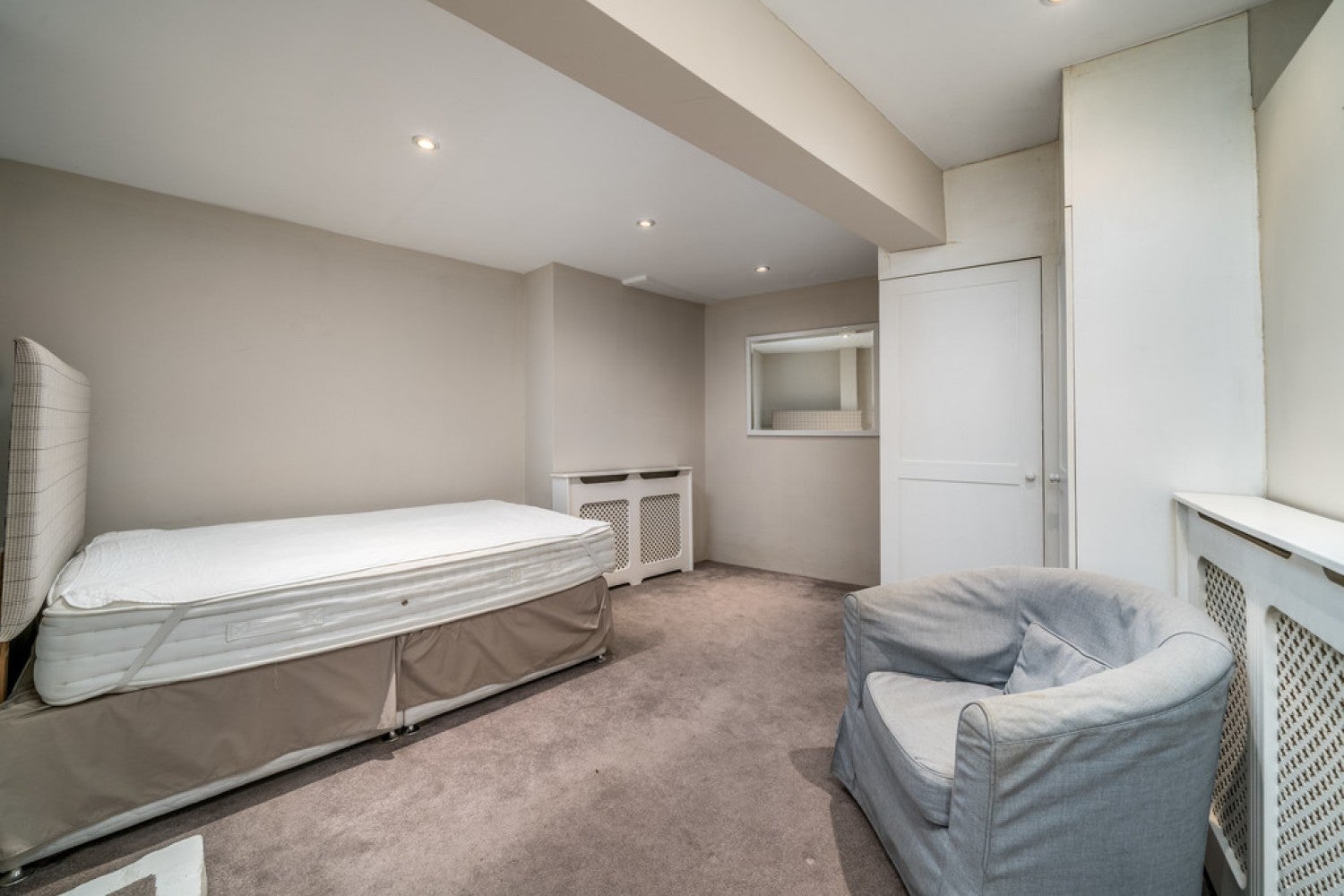 Flat Upcerne Road in Greater London