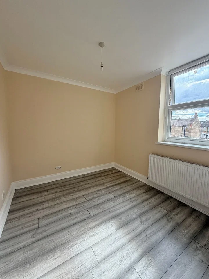 Flat Francis Road in Greater London