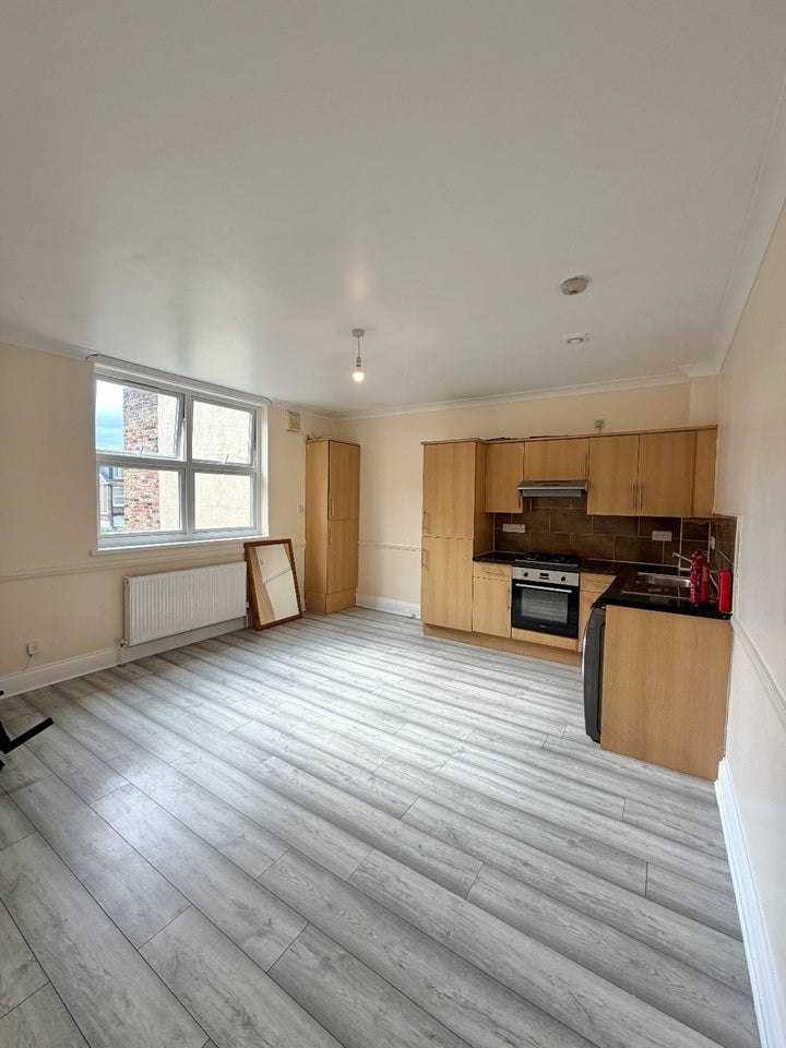 Flat Francis Road in Greater London