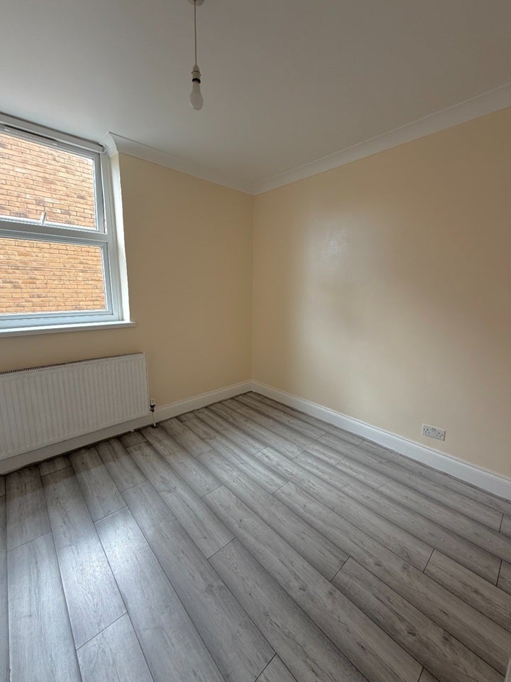 Flat Francis Road in Greater London