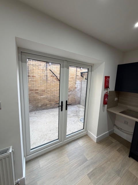 Flat Knotts Green Mews in Greater London