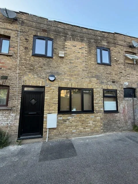 Flat Knotts Green Mews in Greater London
