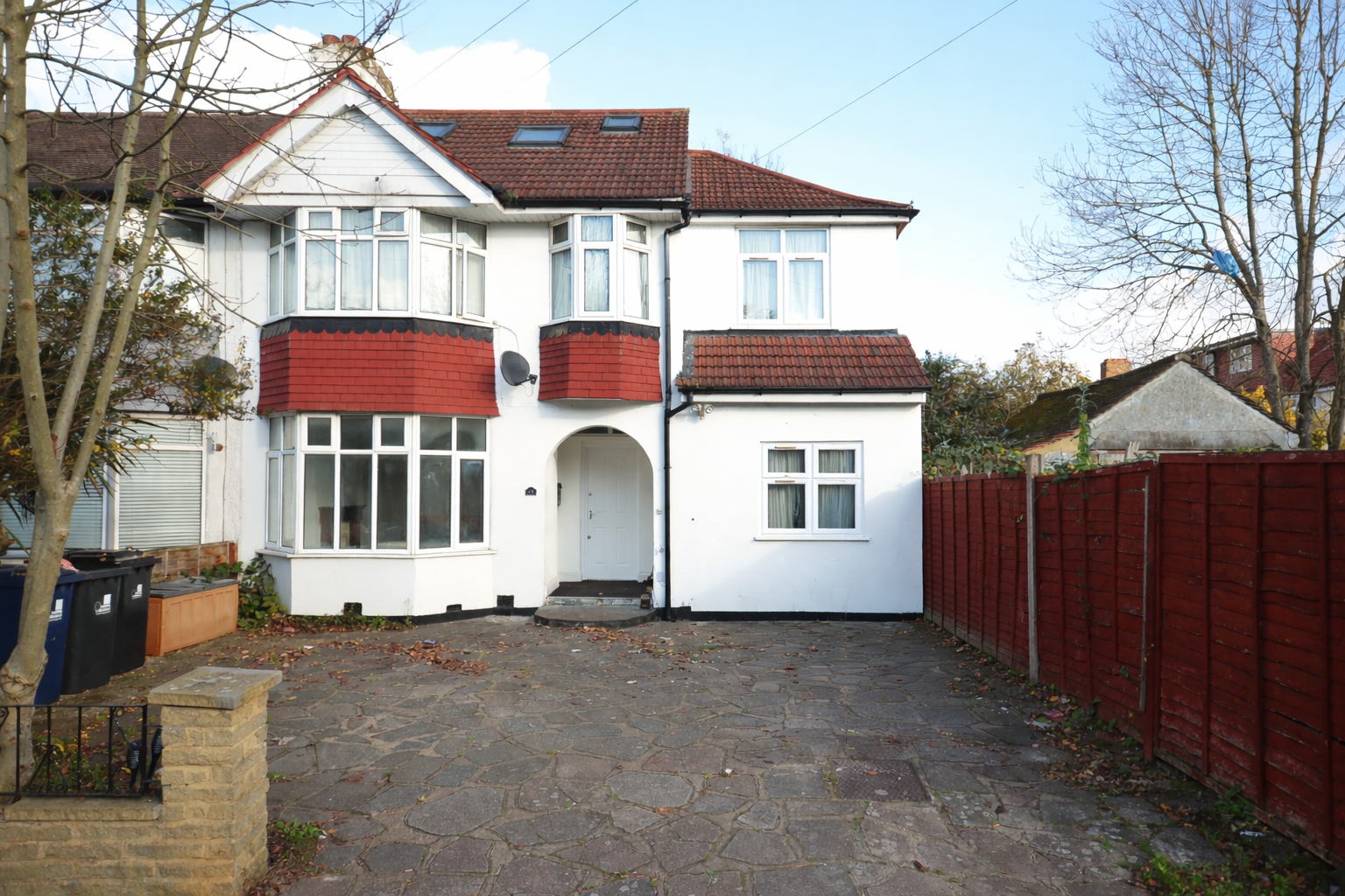 Flat Eskdale Avenue in Greater London