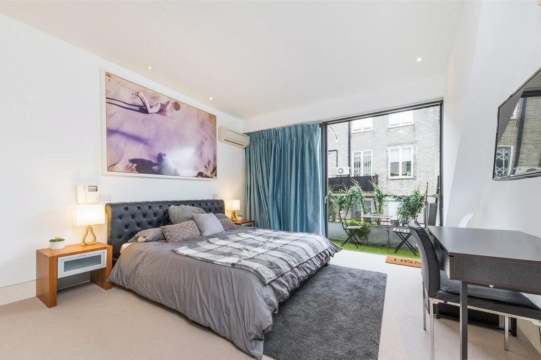 Flat Dean Street in City of Westminster