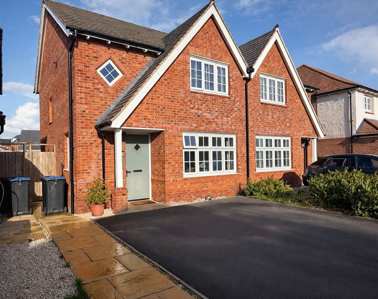 House Clifton View Close in Rugby