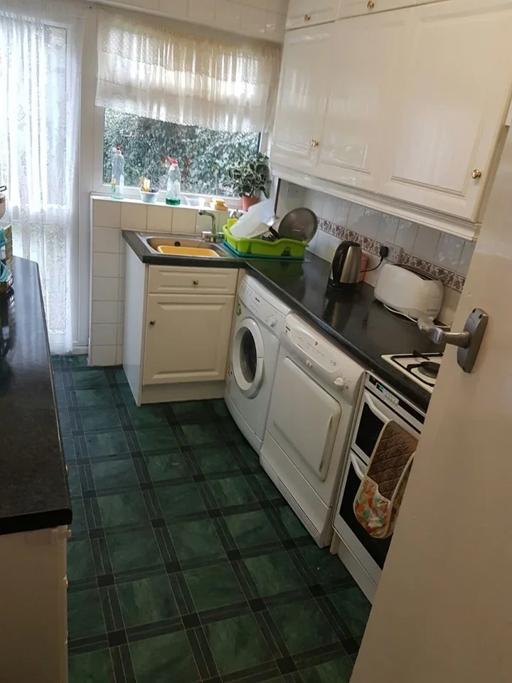 Room Woodberry Avenue in Greater London