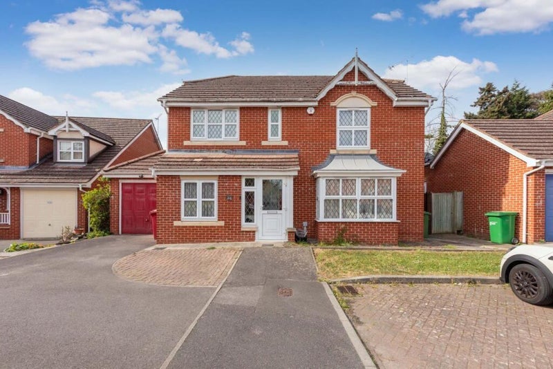 Room Hurworth Avenue in Slough