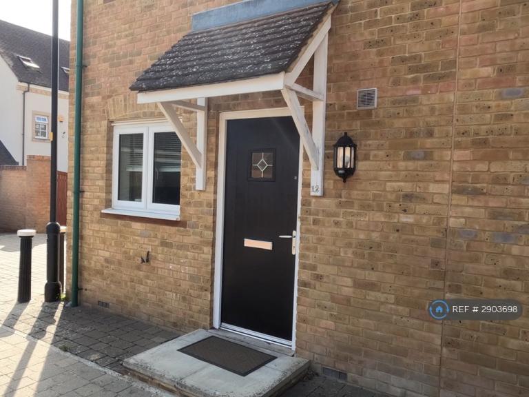 House Mattocks Path in Swindon