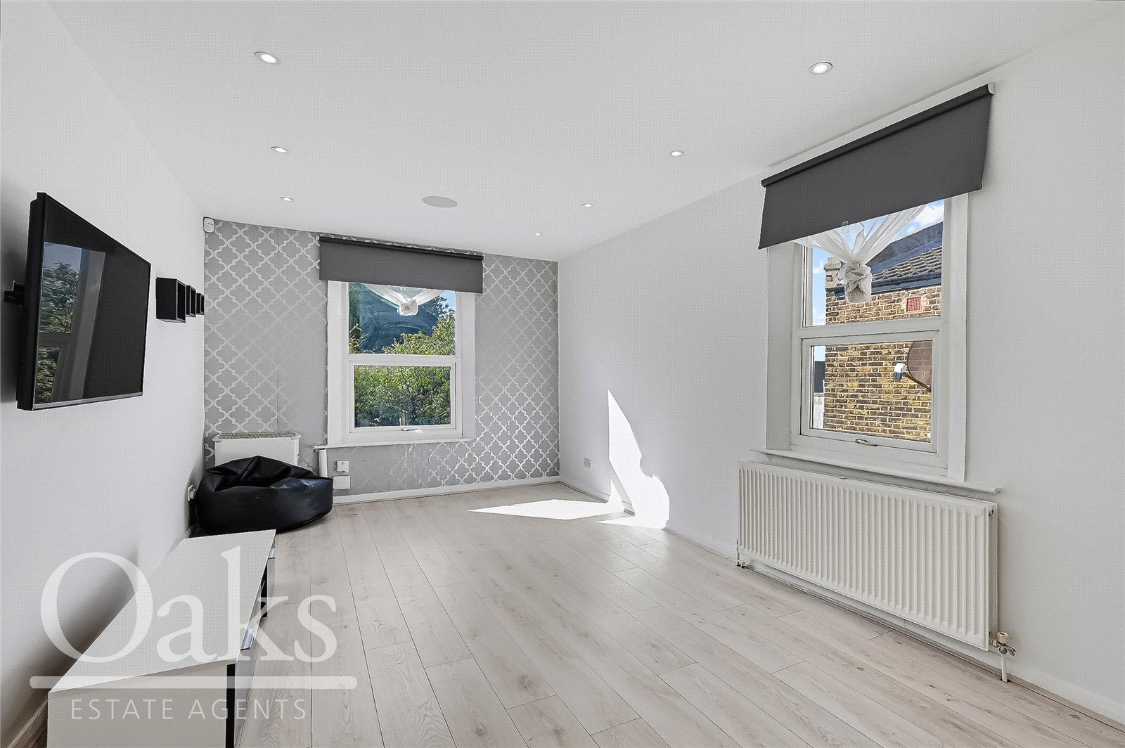 Flat Birchanger Road in Greater London