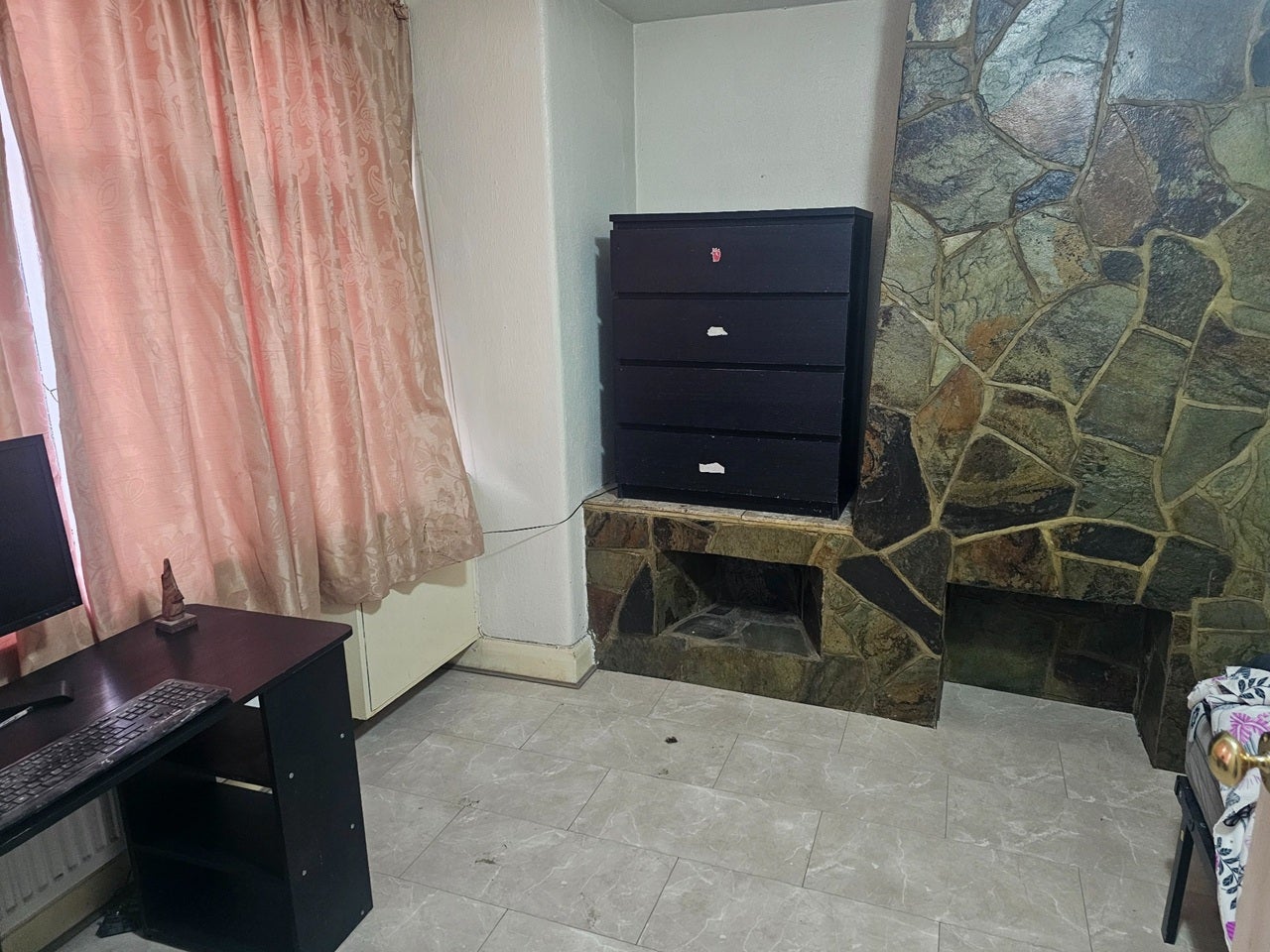 Room Cedar Road in Dartford