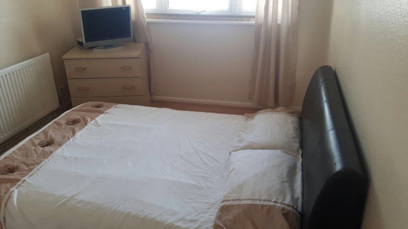 Room Mendip Close in Slough