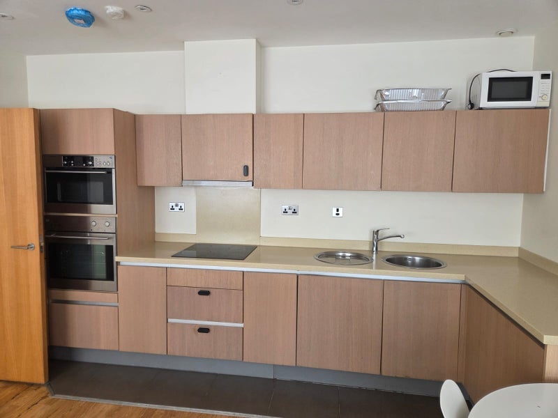 Room Bromyard Avenue in Greater London