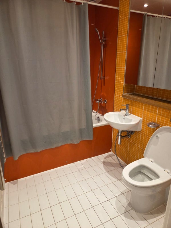 Room Bromyard Avenue in Greater London