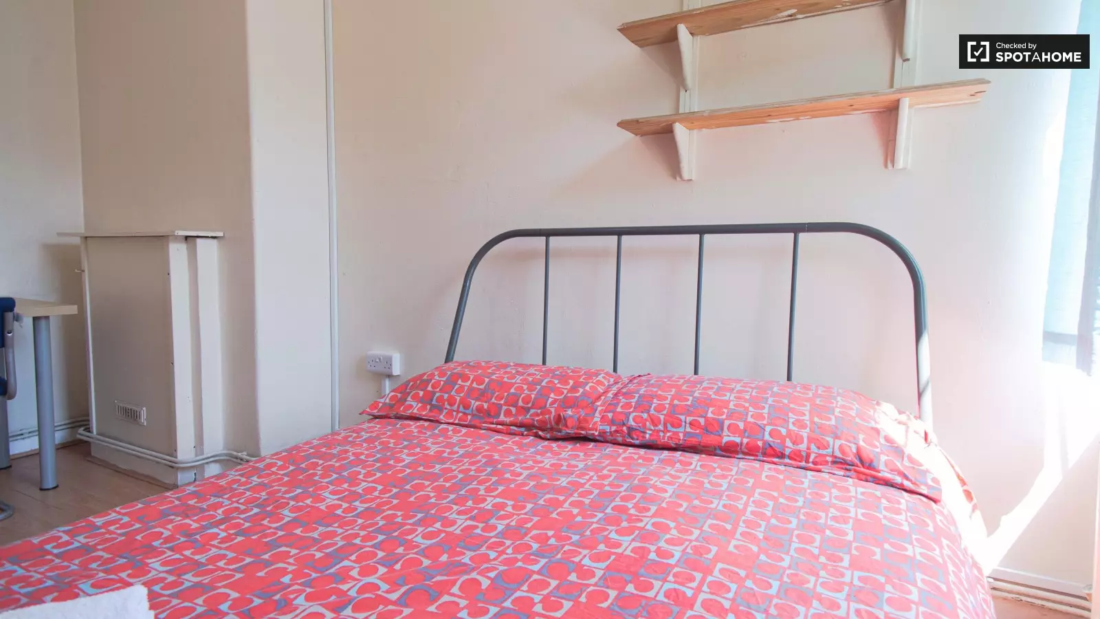 Flat Spelman Street in Greater London