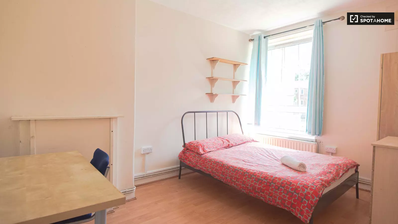Flat Spelman Street in Greater London
