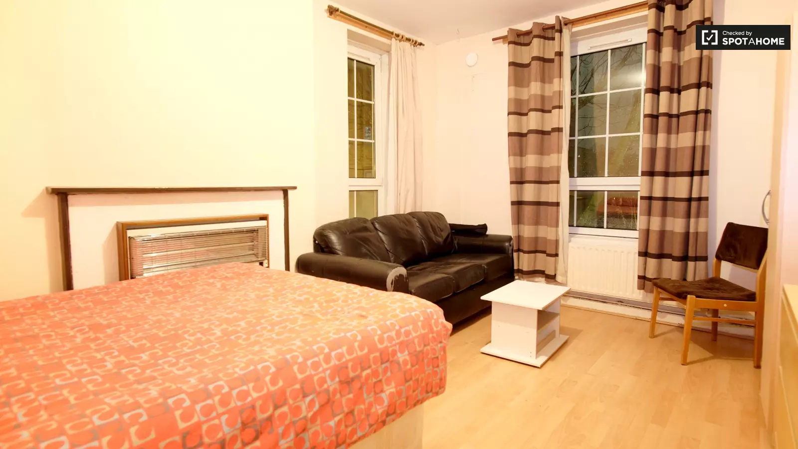 Flat Spelman Street in Greater London